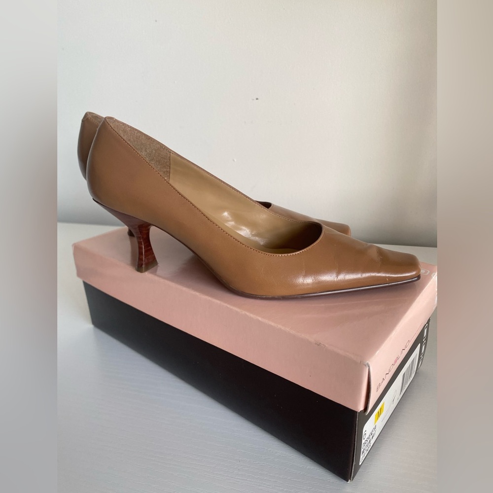 Vintage Bandolino Leather Kitten Heels - Size 6 - Color: Natural